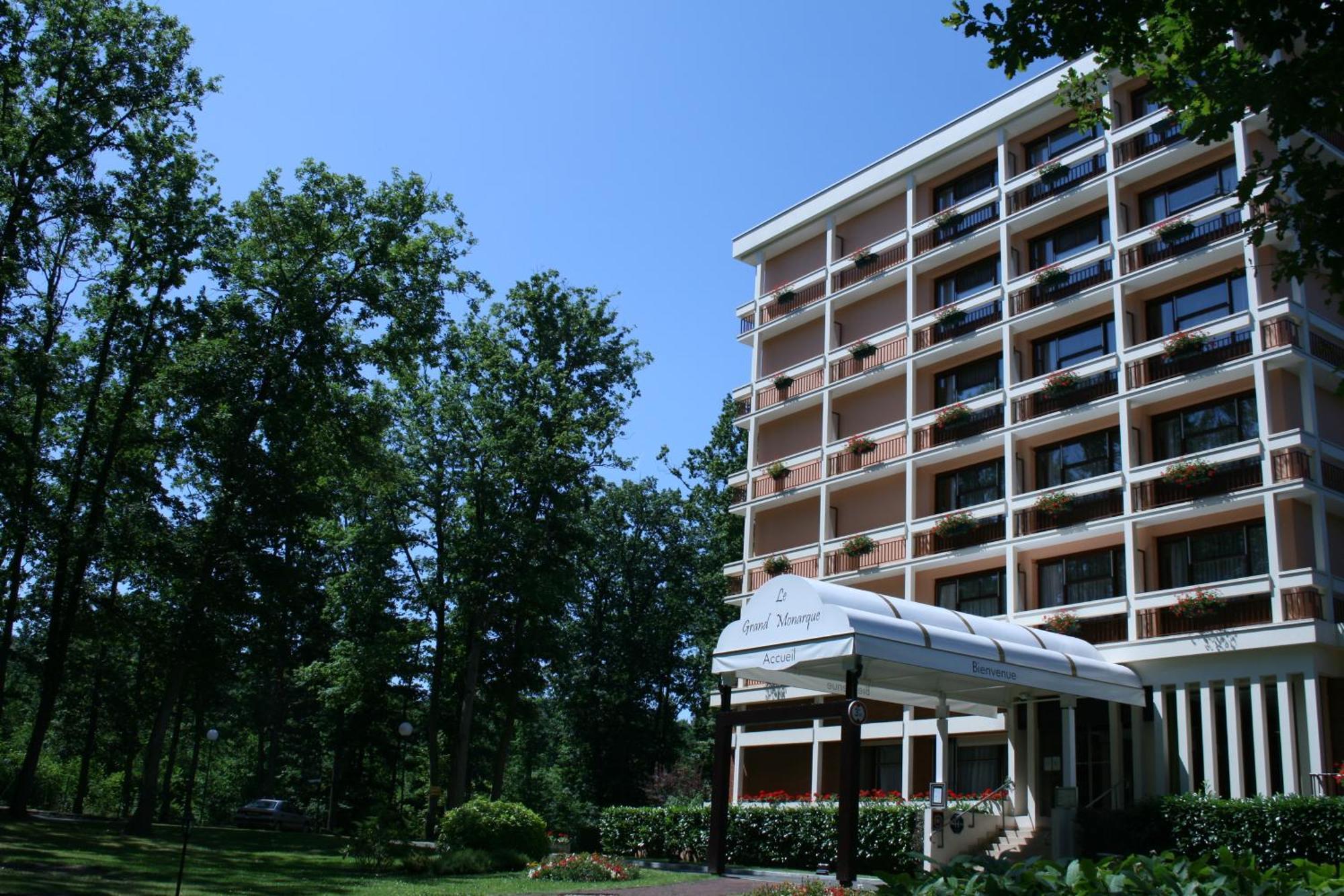 Le Grand Monarque Hotel Melun Exterior foto